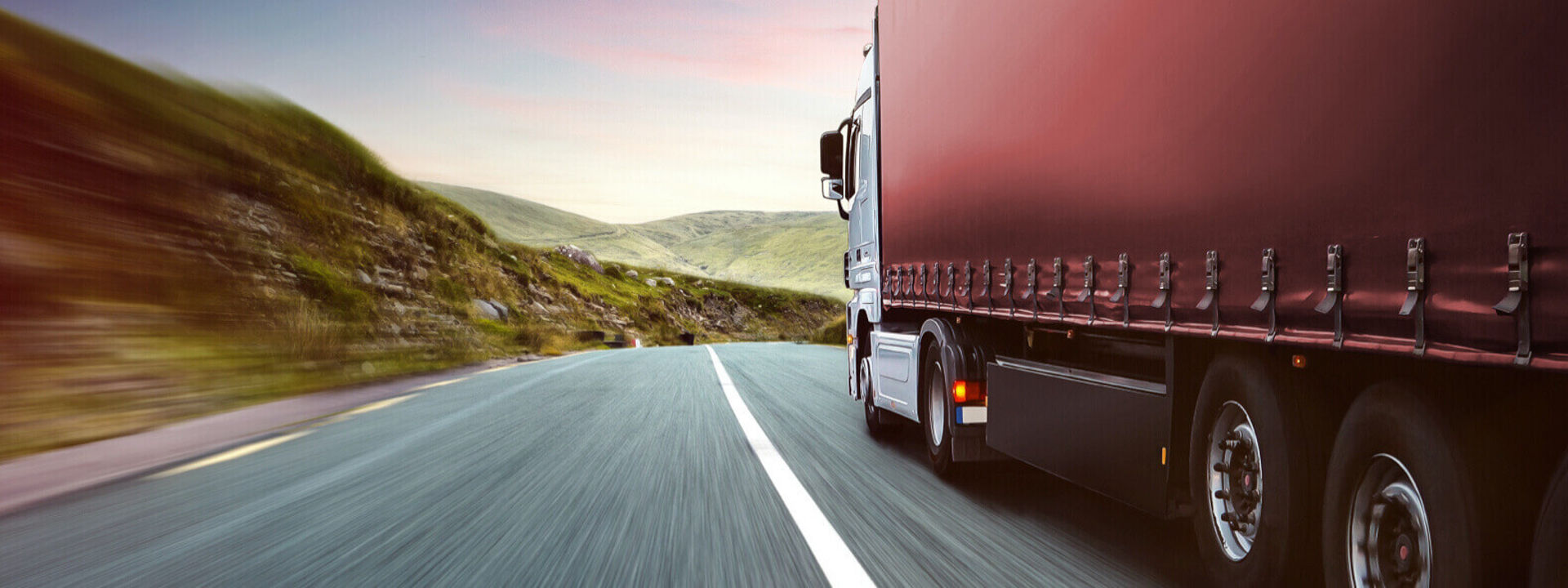a-side-view-of-a-commercial-fleet-driving-on-the-road-with-bridgestone-truck-tyres-DEFAULT_LARGE a-side-view-of-a-commercial-fleet-driving-on-the-road-with-bridgestone-truck-tyres-DEFAULT_LARGE